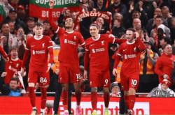 开云体育下载-曼联客场轻松获胜，英超前四稳固