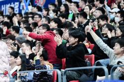 开云体育app-一场激烈对决引发了球迷们的热烈讨论