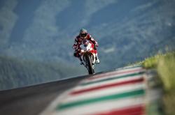 开云体育-约基奇魔术师降临深圳，活塞防线在他面前如纸糊