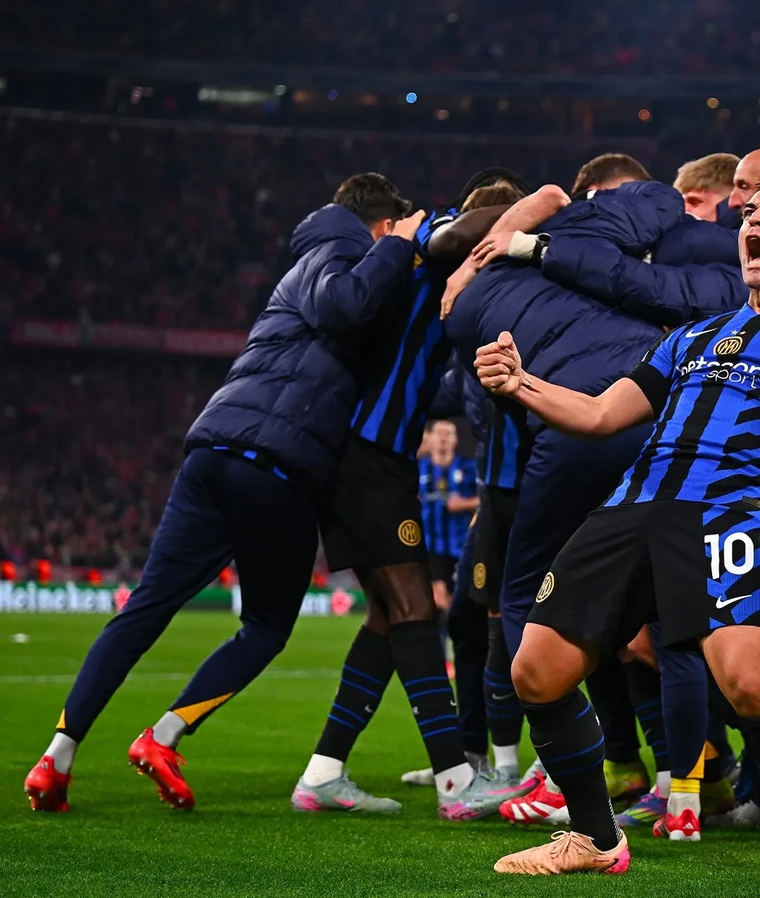 拜仁慕尼黑在场上展现出色实力