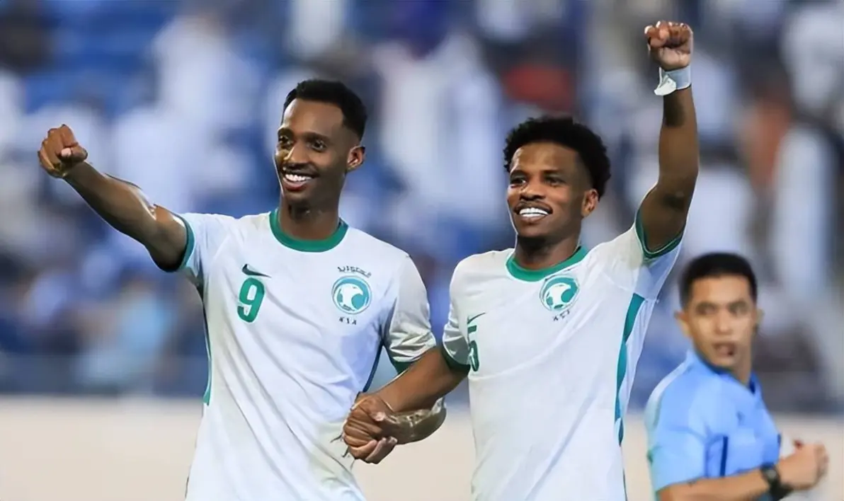 南亚球队庆祝晋级决赛的胜利