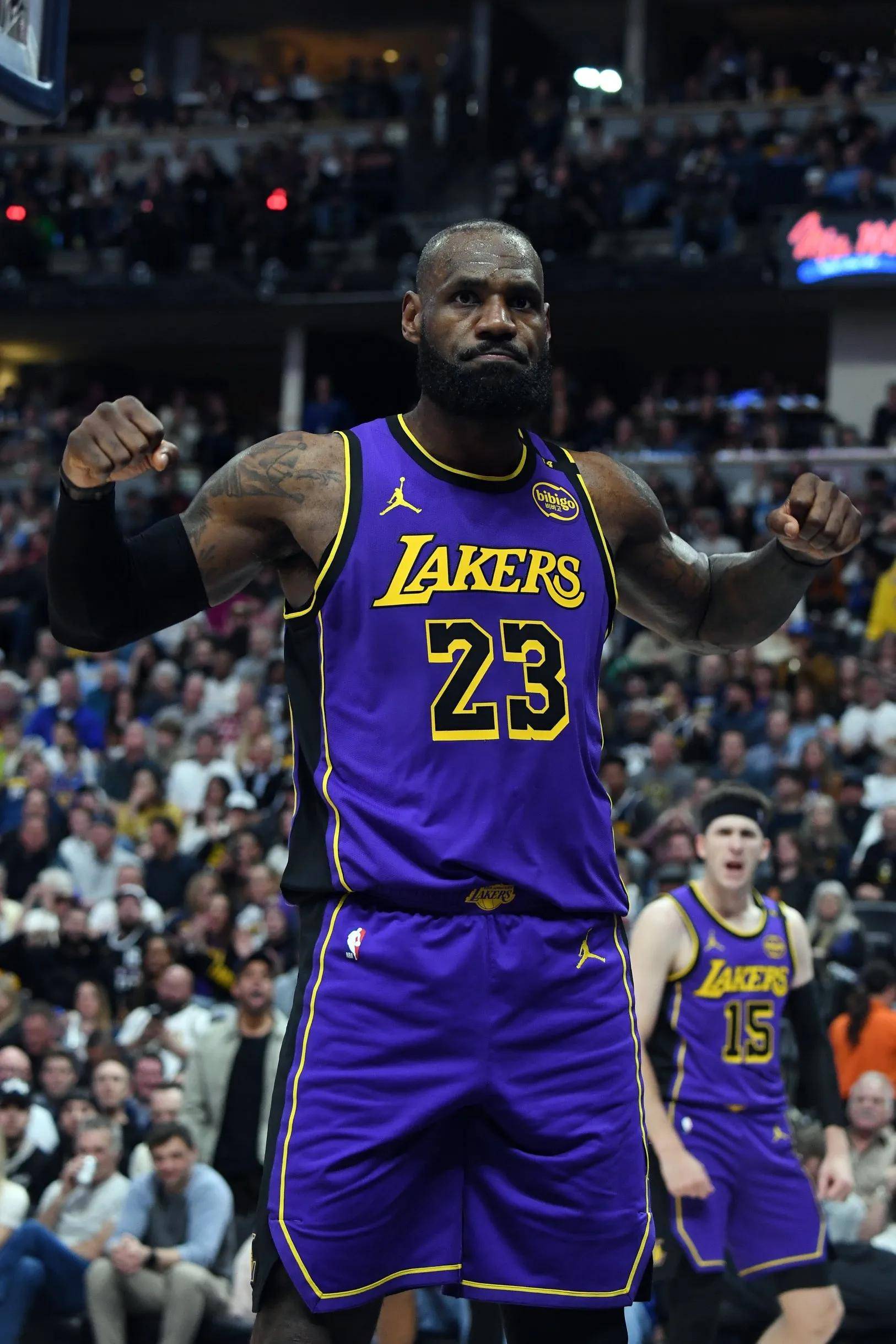 包含湖人新秀表现抢眼，赢得全队赞誉的词条