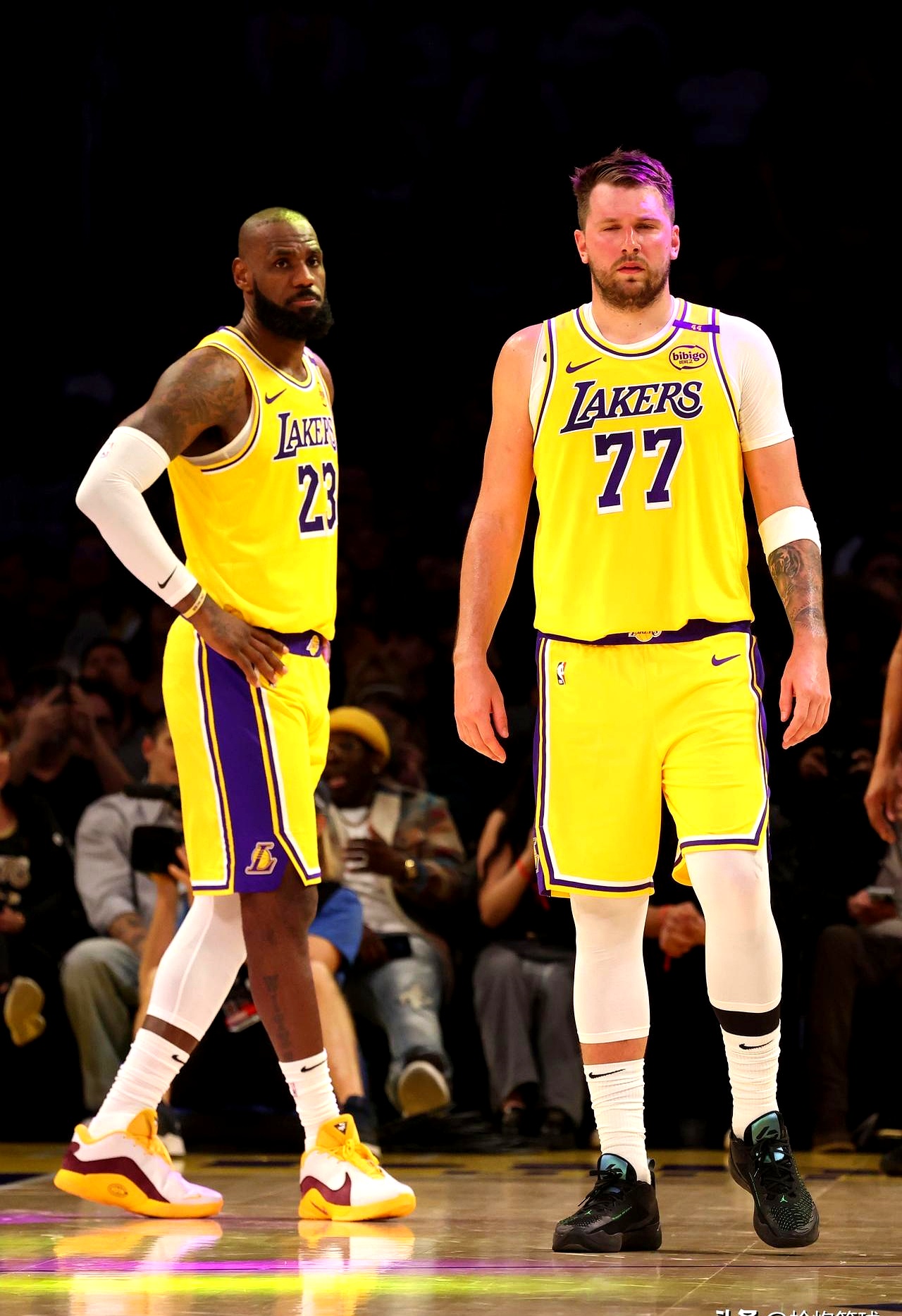 包含湖人新秀表现抢眼，赢得全队赞誉的词条