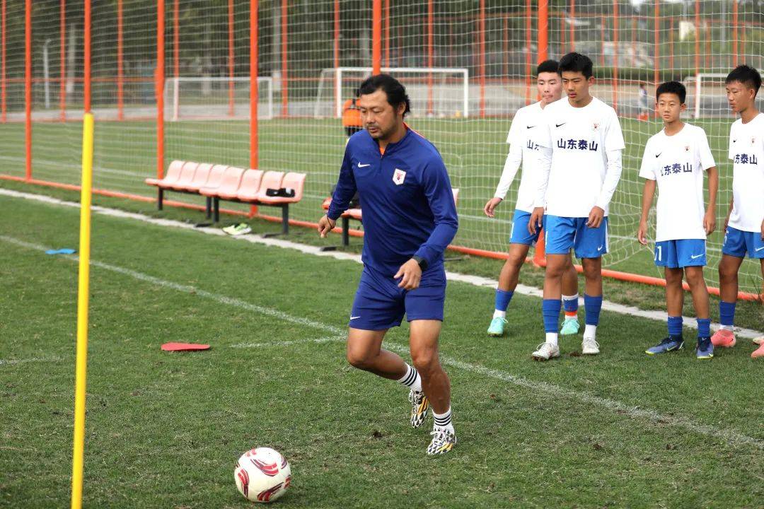 亚洲足球锦标赛中，某队士气高昂，大获成功