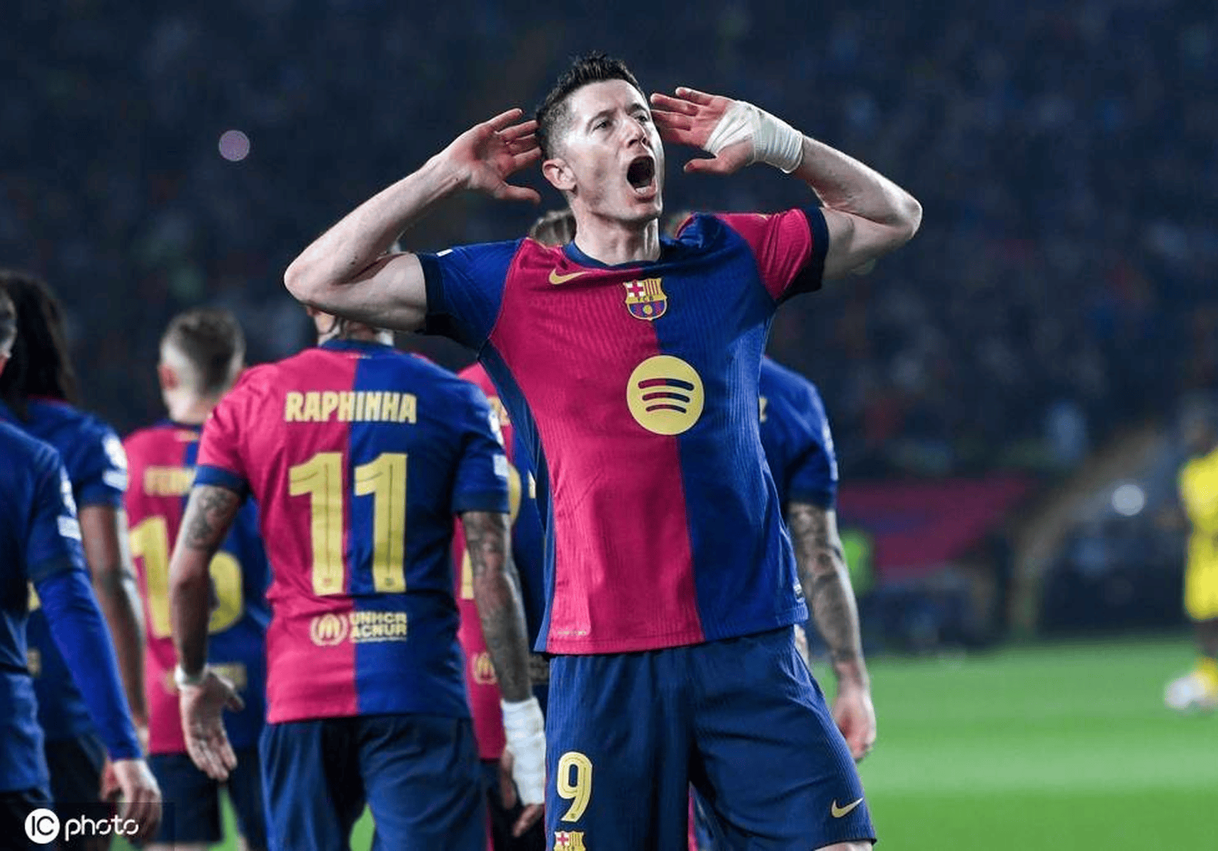 莱万梅开二度拜仁慕尼黑逆袭晋级