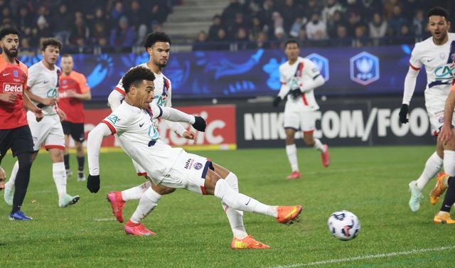 巴黎圣日耳曼再次获胜，榜首保持不变