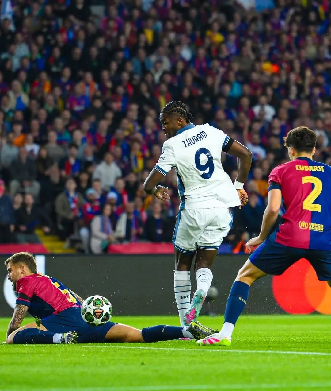 关于国际米兰客场逆转取胜，牢固稳居第二位置的信息