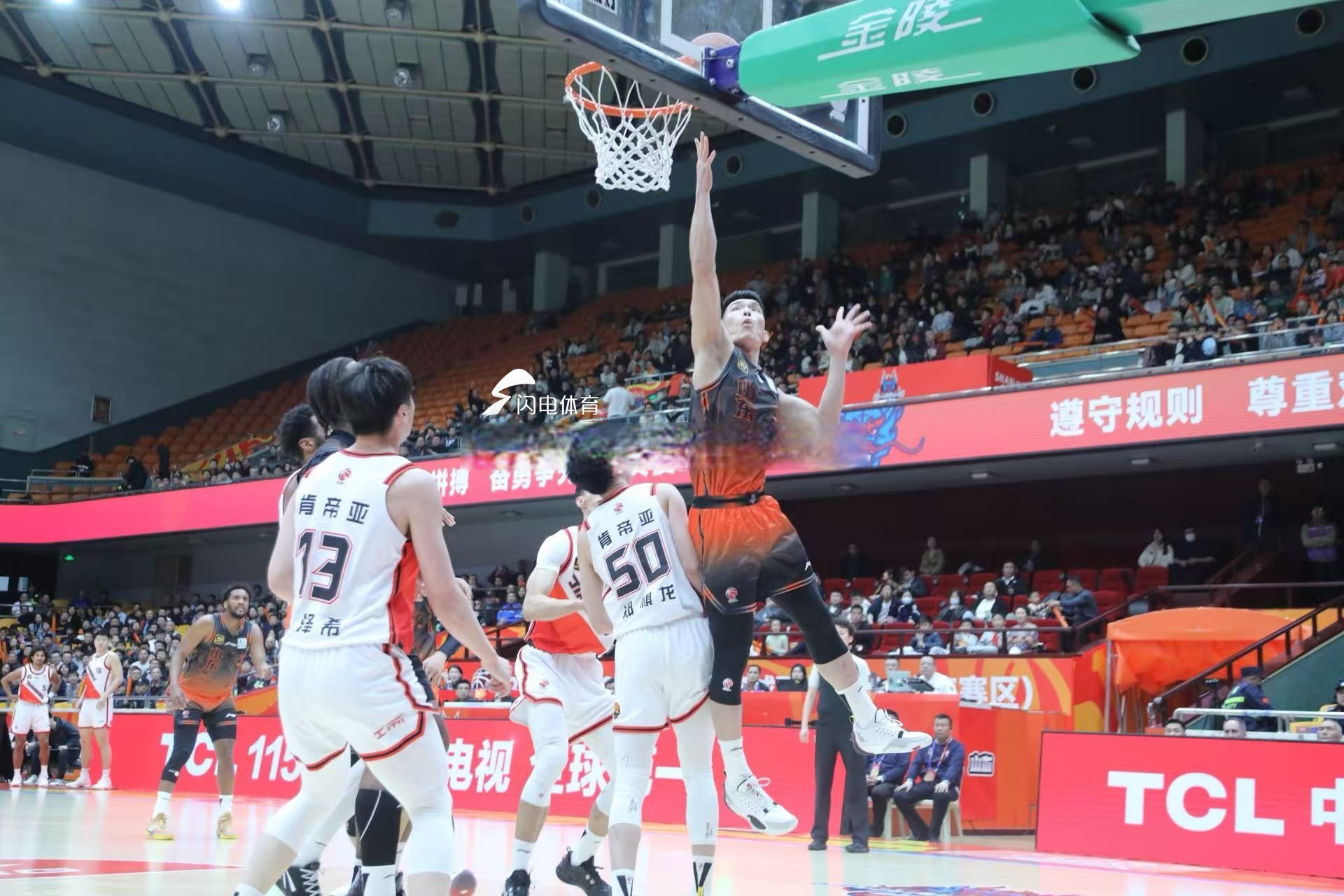 包含江苏男篮个个亮点频现，备战十分认真的词条