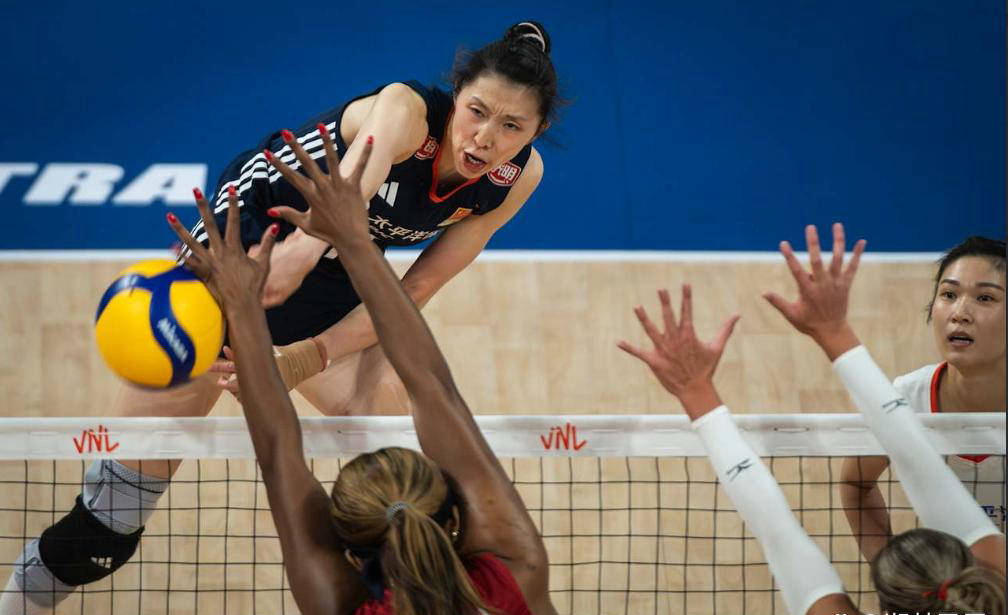 排球女子半决赛：中国队逆转取胜