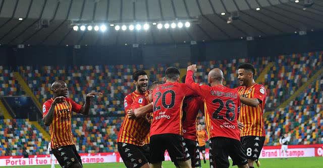 关于瓦伦西亚连续大比分失利，陷入保级泥潭的信息