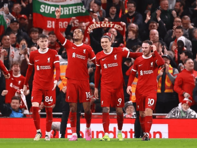 曼联客场轻松获胜，英超前四稳固