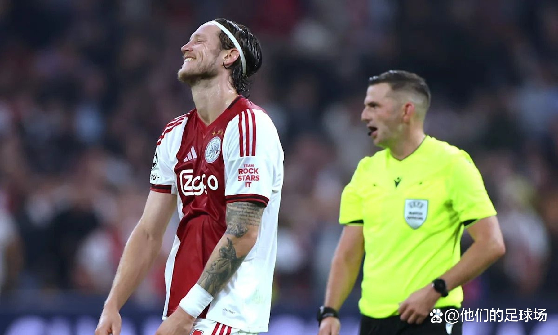 阿贾克斯在客场获胜，继续领跑荷甲