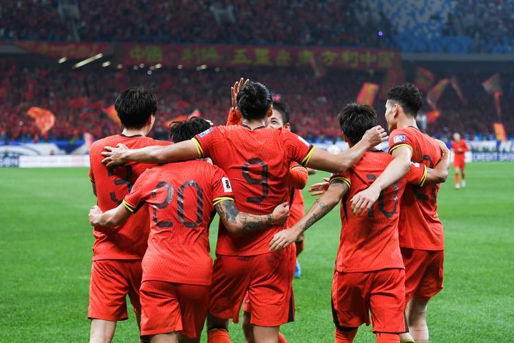 国足队员体现团结争胜，备战任务努力拼搏的简单介绍