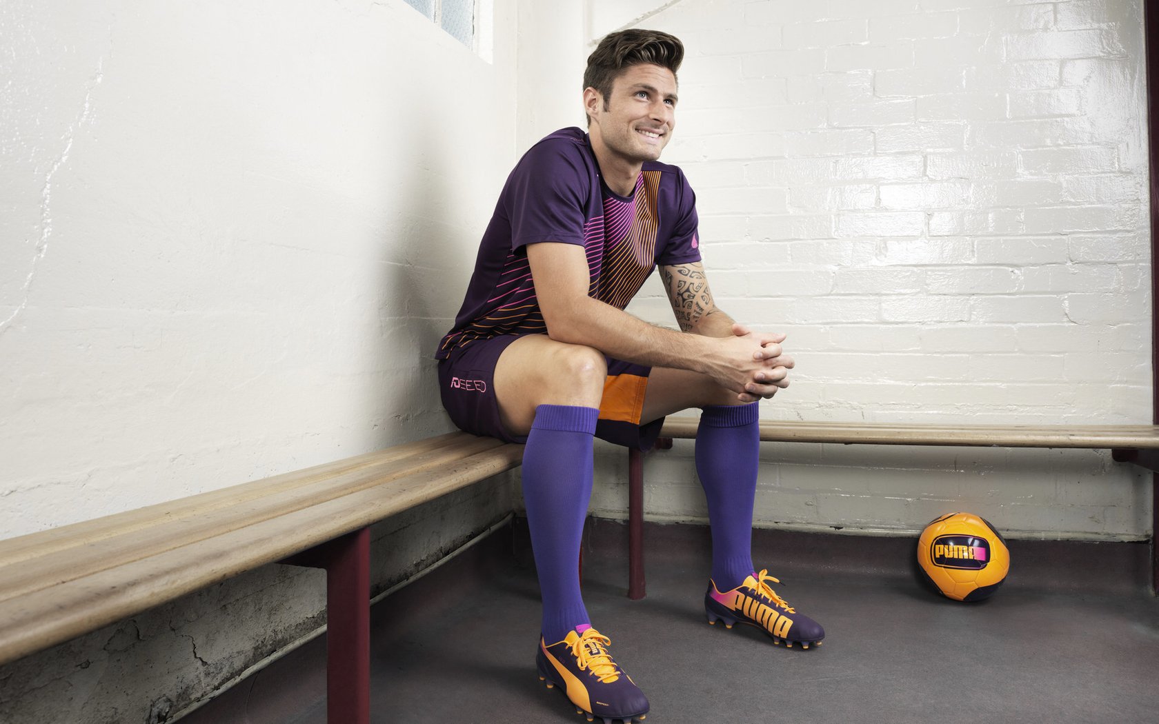 从冰球到绿茵，加拿大式强势如何跨越运动边界—斯通斯在德甲争冠战的接管艺术